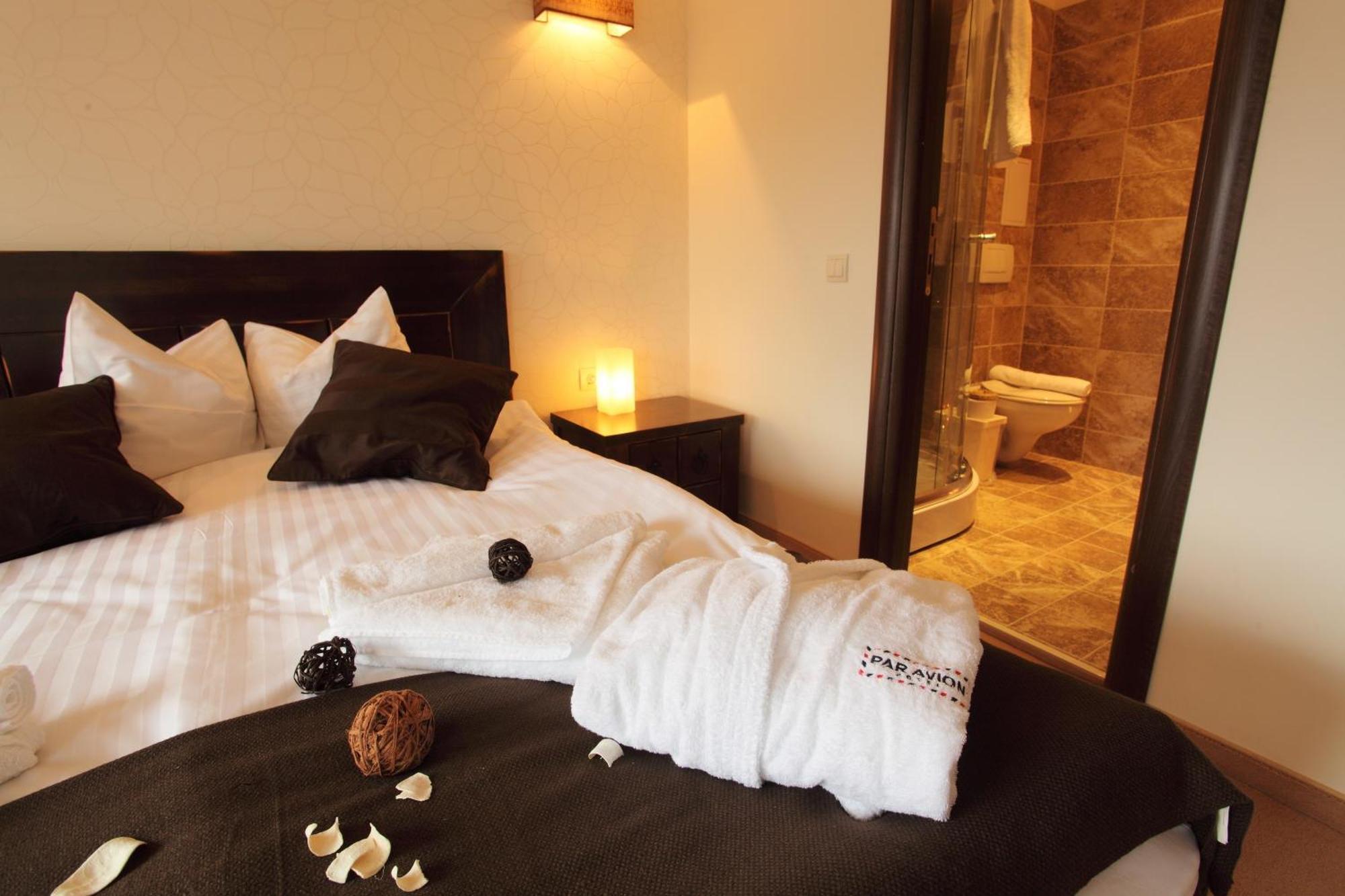 Hotel Par Avion Apriłci Zewnętrze zdjęcie