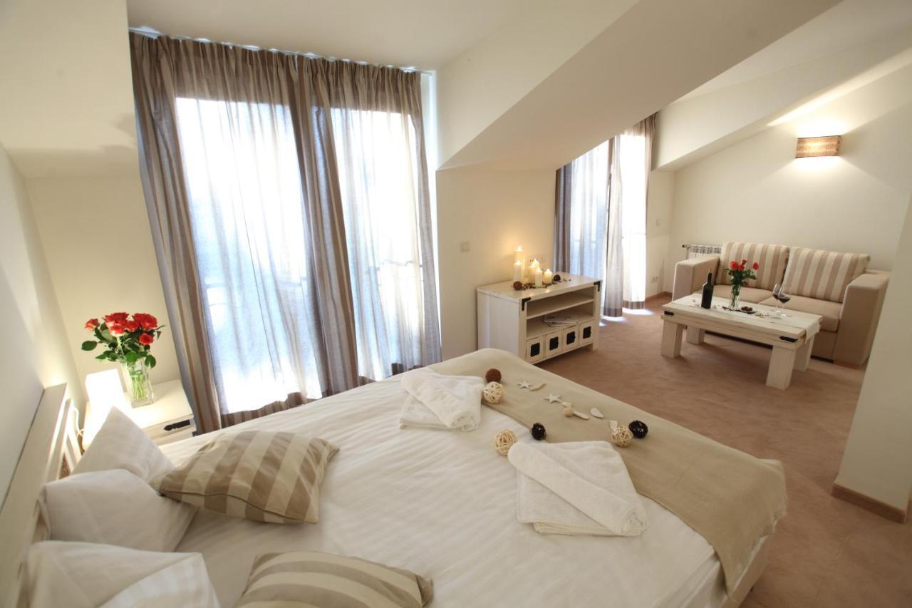 Hotel Par Avion Apriłci Zewnętrze zdjęcie